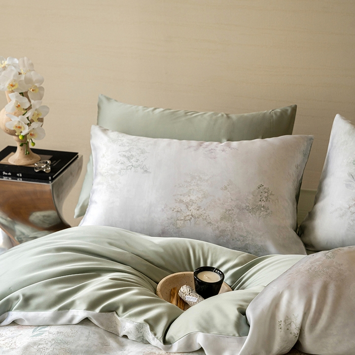 91家纺网 家纺一手货源 找家纺 咏绒家纺工厂店 2025新款60S奥地利兰精天丝数码印花暗合简约款系列四件套 栖舟-绿