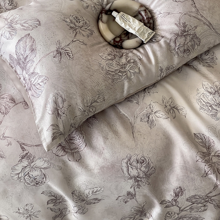 91家纺网 家纺一手货源 找家纺 咏绒家纺工厂店 2025新款60S奥地利兰精天丝数码印花暗合简约款系列四件套 夏洛-玉