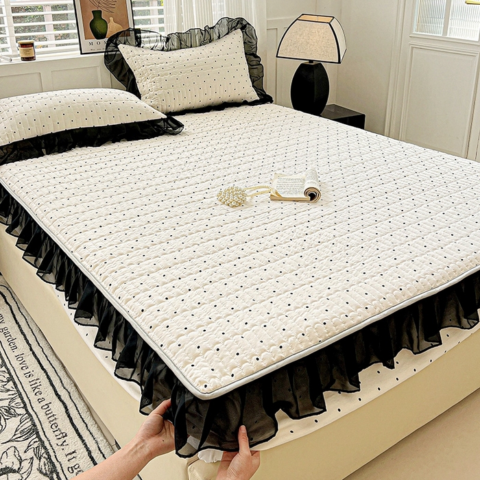 91家纺网 家纺一手货源 找家纺 艾橙家纺2025新款法式赫本风水洗棉印花雪纺花边单床笠 点点爱