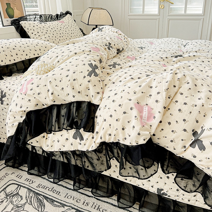 91家纺网 家纺一手货源 找家纺 艾橙 2025新款法式赫本风水洗棉印花雪纺花边单被套 朵蔓花馨