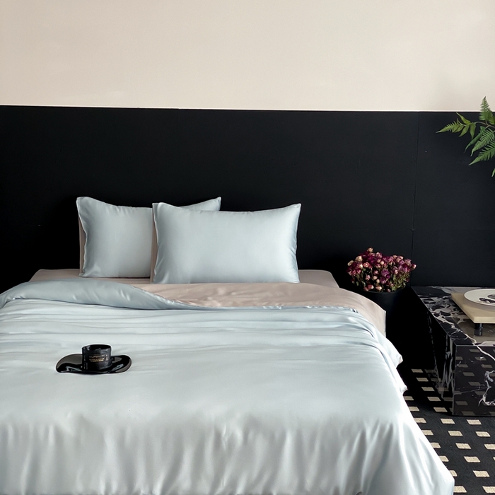 91家纺网 家纺一手货源 找家纺  禾时 2025新款60支兰精天丝轻奢纯色双拼四件套 映霜蓝-霜华银