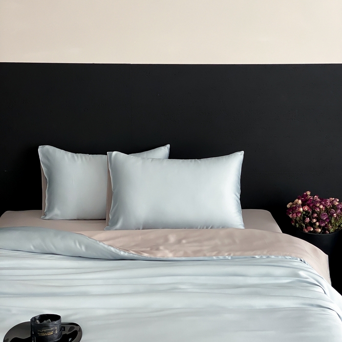 91家纺网 家纺一手货源 找家纺  禾时 2025新款60支兰精天丝轻奢纯色双拼四件套 映霜蓝-霜华银