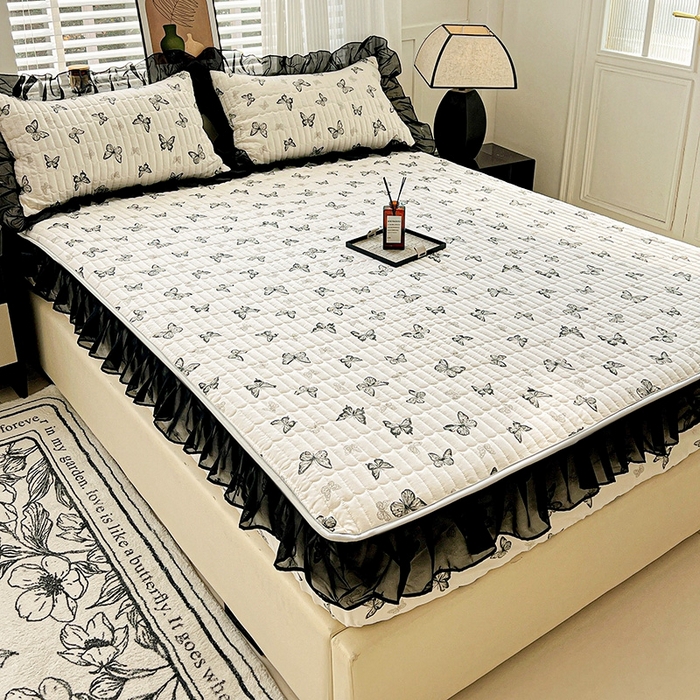 91家纺网 家纺一手货源 找家纺 艾橙家纺2025新款法式赫本风水洗棉印花雪纺花边单床笠 蝴蝶印记