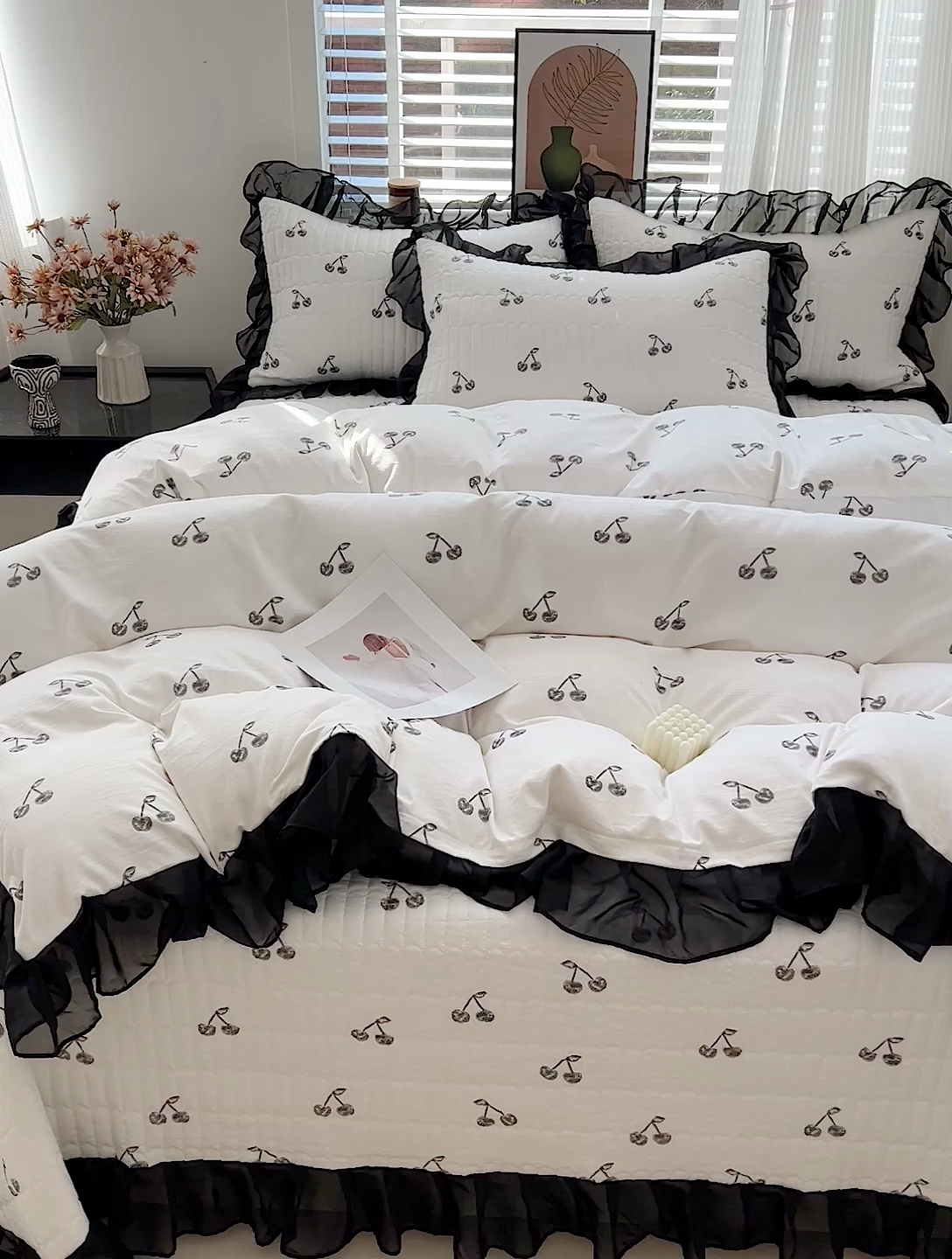 91家纺网 家纺一手货源 找家纺 艾橙家纺2025新款法式赫本风水洗棉印花雪纺花边四件套 美味樱桃