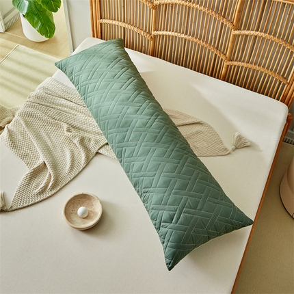 91家纺网 家纺一手货源 找家纺 温宁家纺 2025新款跨境绗缝化纤水洗棉长枕-直线格 绿色