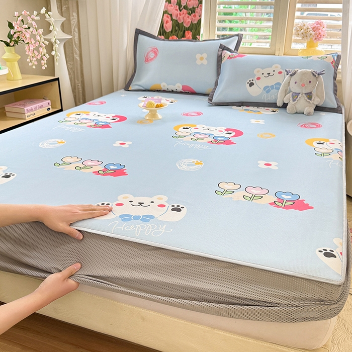 91家纺网 家纺一手货源 找家纺 518家纺 2025新款亲肤舒适A类碳光冰丝抗菌凉席【提供买家秀】席子【提供买家秀】-平铺款 花朵小熊