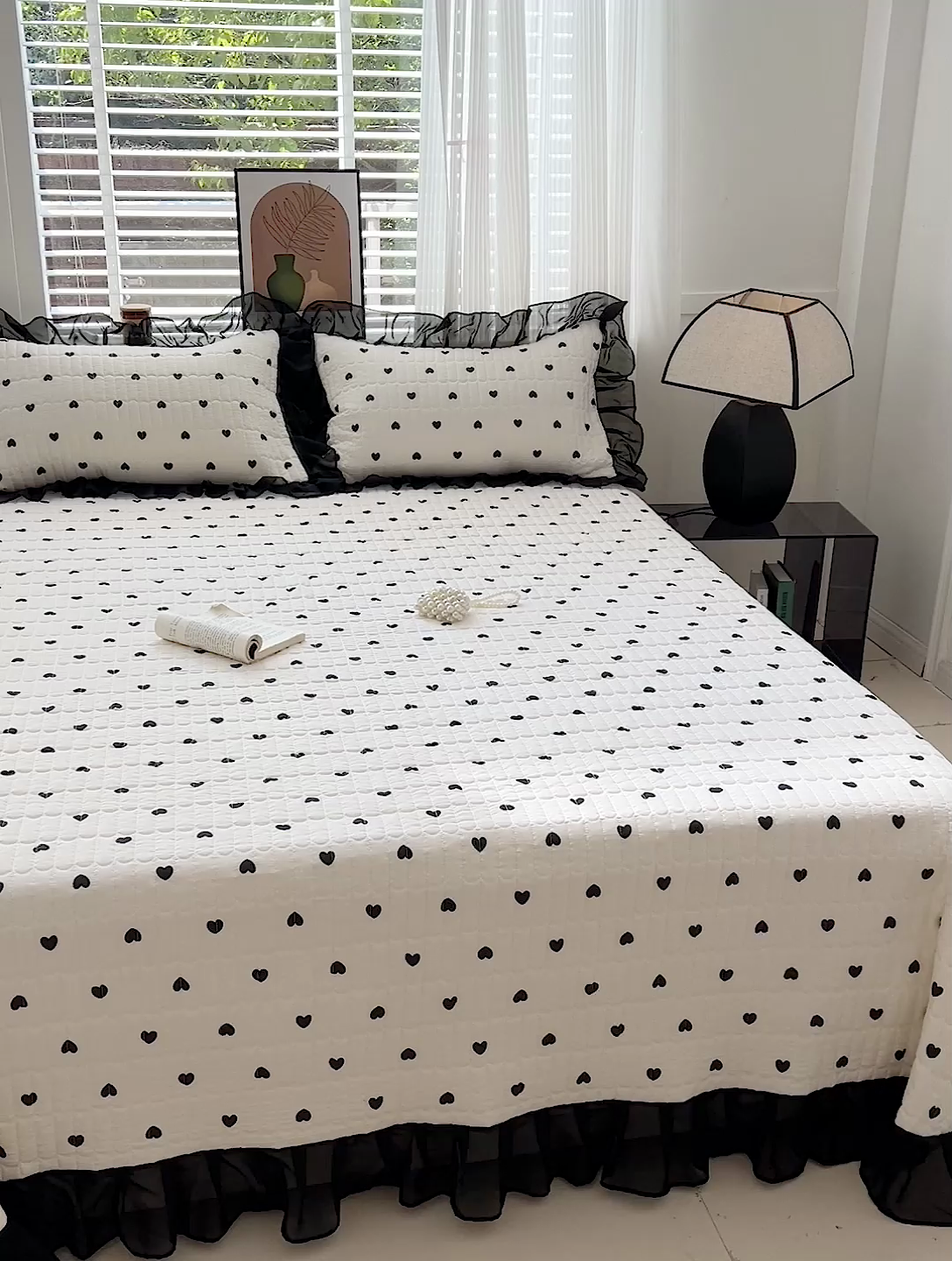 91家纺网 家纺一手货源 找家纺 艾橙家纺2025新款法式赫本风水洗棉印花雪纺花边单床盖 心心相印