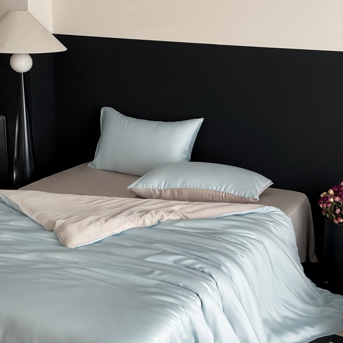 91家纺网 家纺一手货源 找家纺  禾时 2025新款60支兰精天丝轻奢纯色双拼四件套 映霜蓝-霜华银