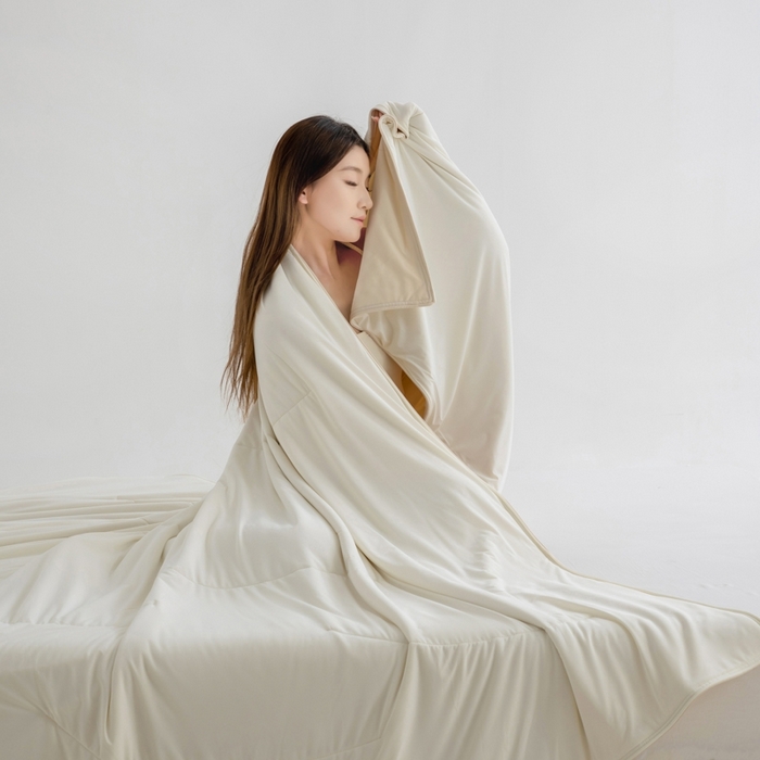 91家纺网 家纺一手货源 找家纺 兜米家居 2025新款亚朵同款夏季深睡被pro1夏凉被可机洗空调被透气被子 月光浅杏