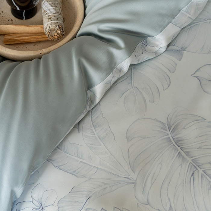 91家纺网 家纺一手货源 找家纺 咏绒家纺工厂店 2025新款60S奥地利兰精天丝数码印花暗合简约款系列四件套 叶影-蓝