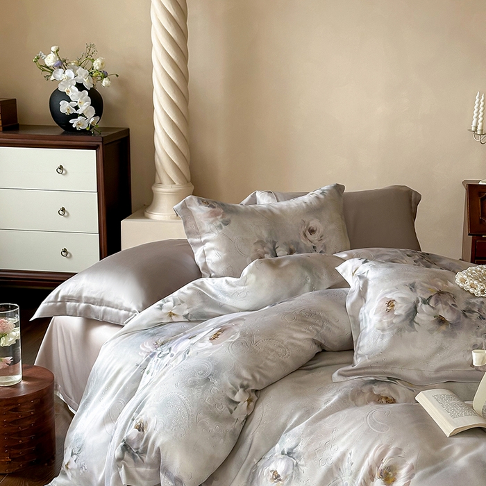 91家纺网 家纺一手货源 找家纺 2025新款60S奥地利兰精天丝数码印花宽边压线系列四件套 奥菲娜-灰