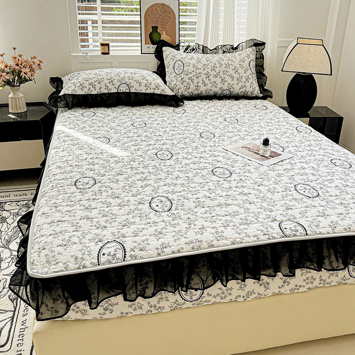 91家纺网 家纺一手货源 找家纺 艾橙家纺2025新款法式赫本风水洗棉印花雪纺花边单床笠 澜音花香