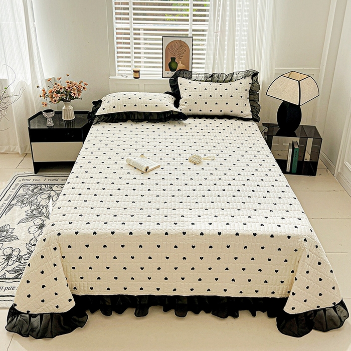 91家纺网 家纺一手货源 找家纺 艾橙家纺2025新款法式赫本风水洗棉印花雪纺花边单床盖 心心相印