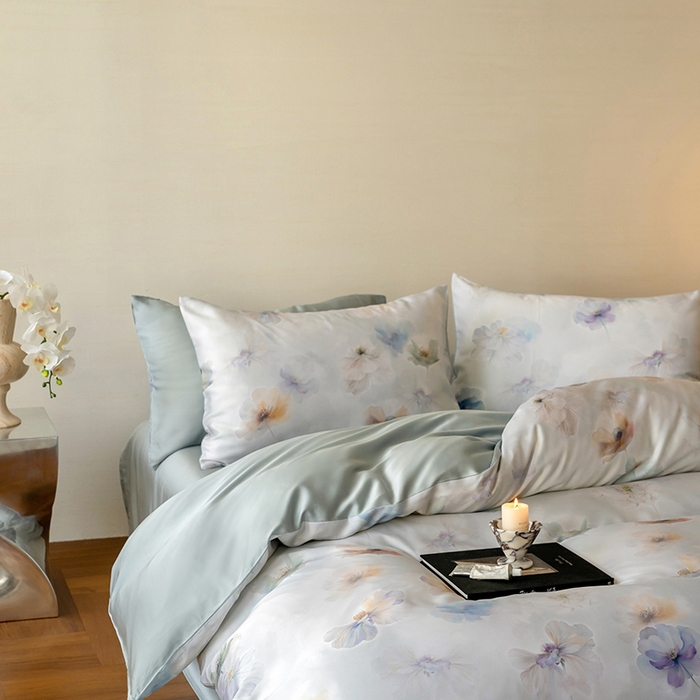 91家纺网 家纺一手货源 找家纺 咏绒家纺工厂店 2025新款60S奥地利兰精天丝数码印花暗合简约款系列四件套 夏芷-淡蓝