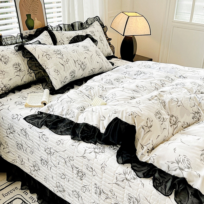 91家纺网 家纺一手货源 找家纺 艾橙家纺2025新款法式赫本风水洗棉印花雪纺花边四件套 水墨玫瑰