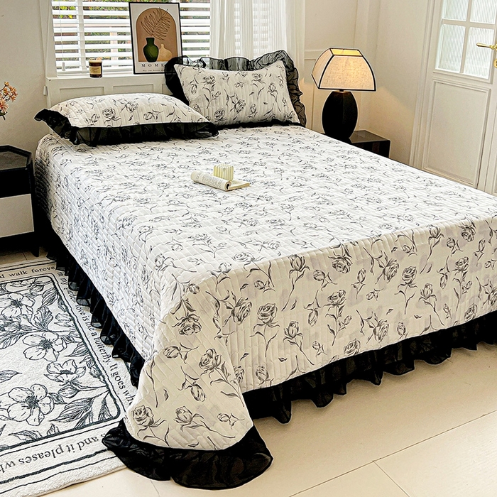 91家纺网 家纺一手货源 找家纺 艾橙家纺2025新款法式赫本风水洗棉印花雪纺花边单床盖 水墨玫瑰