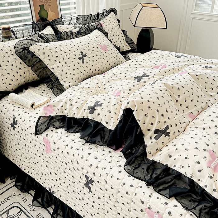 91家纺网 家纺一手货源 找家纺 艾橙 2025新款法式赫本风水洗棉印花雪纺花边单被套 朵蔓花馨