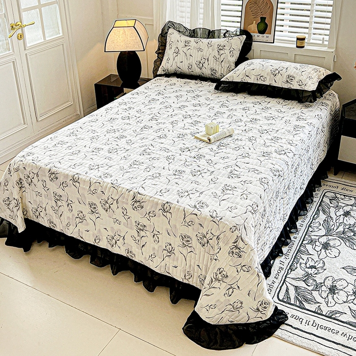 91家纺网 家纺一手货源 找家纺 艾橙家纺2025新款法式赫本风水洗棉印花雪纺花边单床盖 水墨玫瑰