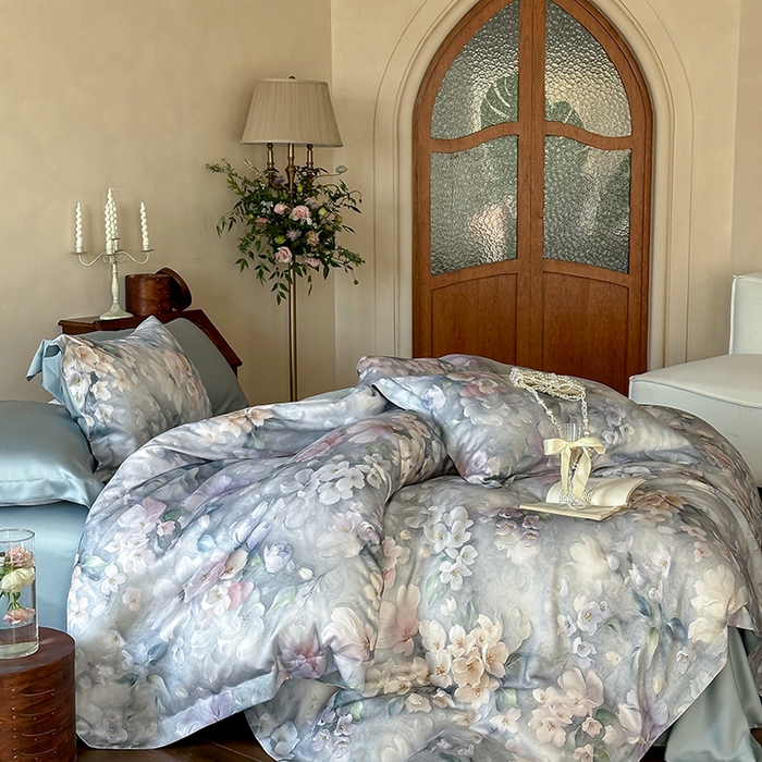 91家纺网 家纺一手货源 找家纺 2025新款60S奥地利兰精天丝数码印花宽边压线系列四件套 莫丽花园-灰