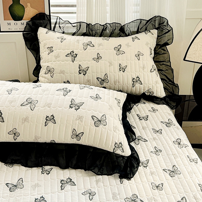 91家纺网 家纺一手货源 找家纺 艾橙家纺2025新款法式赫本风水洗棉印花雪纺花边单床笠 蝴蝶印记