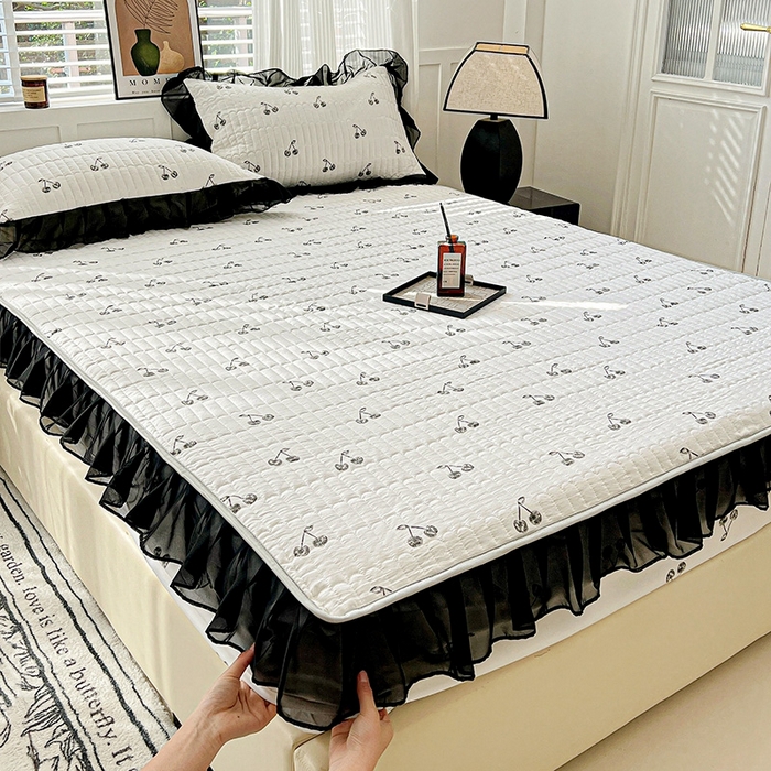 91家纺网 家纺一手货源 找家纺 艾橙家纺2025新款法式赫本风水洗棉印花雪纺花边单床笠 美味樱桃