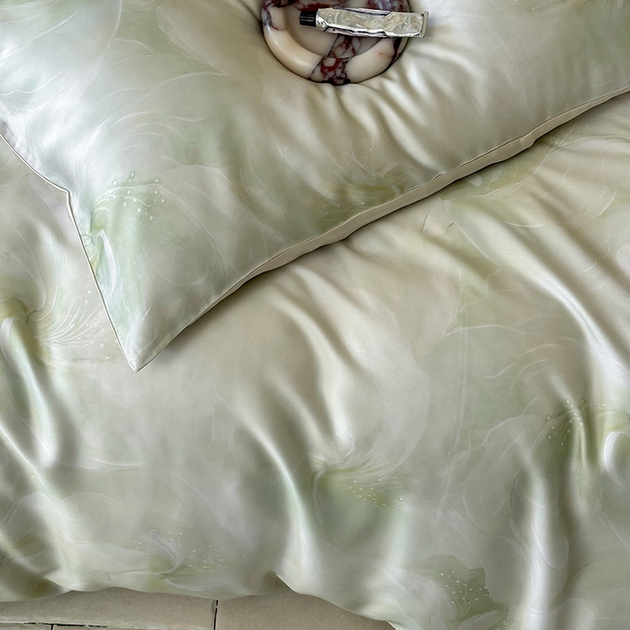 91家纺网 家纺一手货源 找家纺 咏绒家纺工厂店 2025新款60S奥地利兰精天丝数码印花暗合简约款系列四件套 莫斯-绿