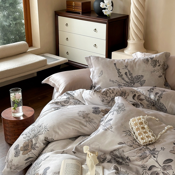 91家纺网 家纺一手货源 找家纺 2025新款60S奥地利兰精天丝数码印花宽边压线系列四件套 楠风-咖