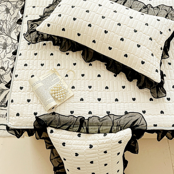 91家纺网 家纺一手货源 找家纺 艾橙家纺2025新款法式赫本风水洗棉印花雪纺花边单床笠 心心相印