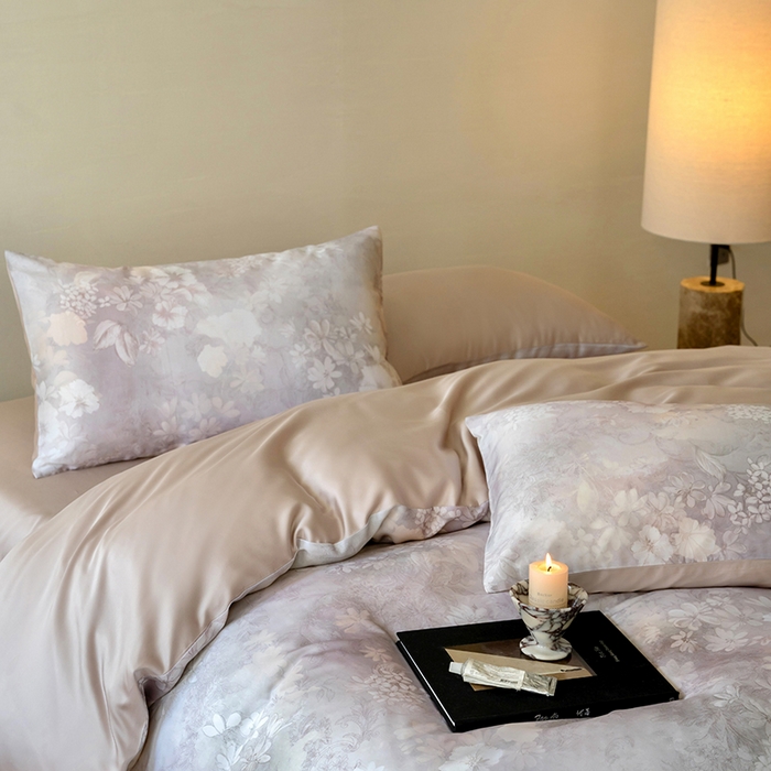 91家纺网 家纺一手货源 找家纺 咏绒家纺工厂店 2025新款60S奥地利兰精天丝数码印花暗合简约款系列四件套 知槿-紫