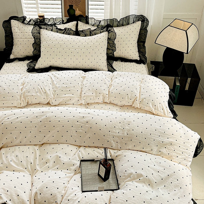 91家纺网 家纺一手货源 找家纺 艾橙家纺2025新款法式赫本风水洗棉印花雪纺花边四件套 点点爱