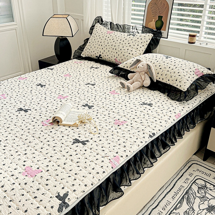 91家纺网 家纺一手货源 找家纺 艾橙家纺2025新款法式赫本风水洗棉印花雪纺花边单床笠 朵蔓花馨