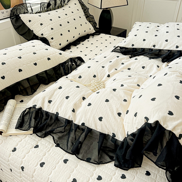 91家纺网 家纺一手货源 找家纺 艾橙 2025新款法式赫本风水洗棉印花雪纺花边单被套 心心相印