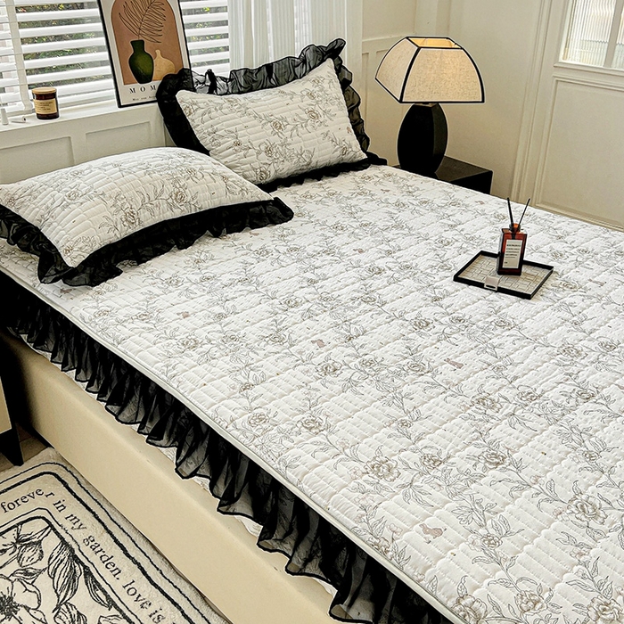 91家纺网 家纺一手货源 找家纺 艾橙家纺2025新款法式赫本风水洗棉印花雪纺花边单床笠 素馨花恋