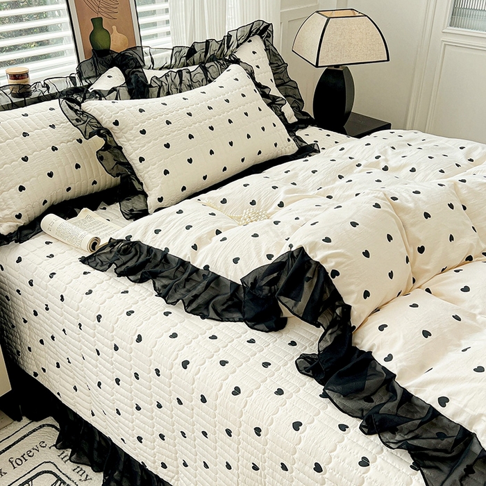 91家纺网 家纺一手货源 找家纺 艾橙 2025新款法式赫本风水洗棉印花雪纺花边单被套 心心相印