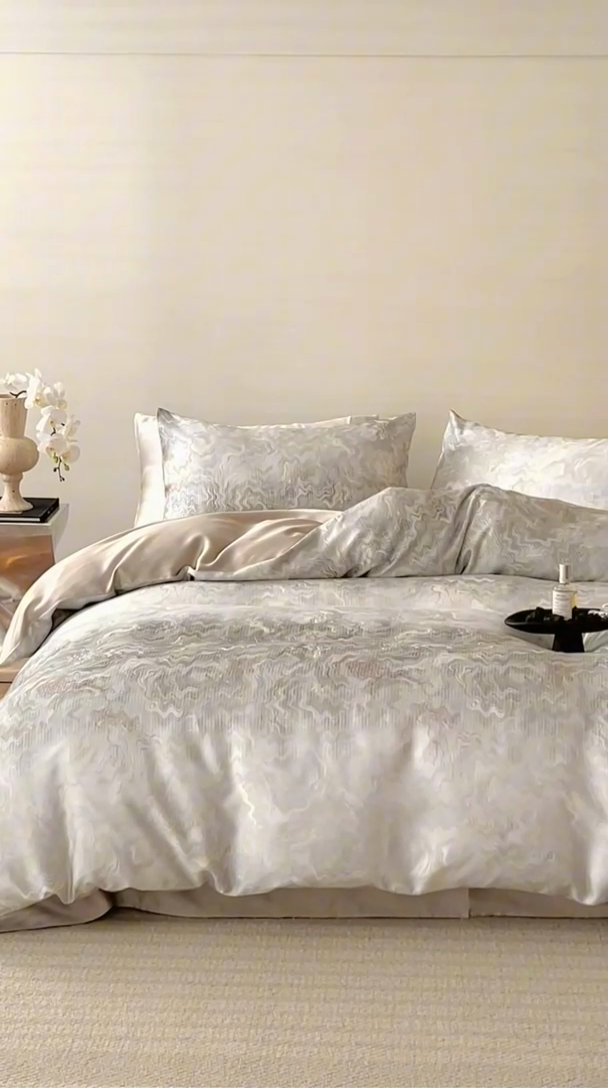 91家纺网 家纺一手货源 找家纺 咏绒家纺工厂店 2025新款60S奥地利兰精天丝数码印花暗合简约款系列四件套 望川-灰