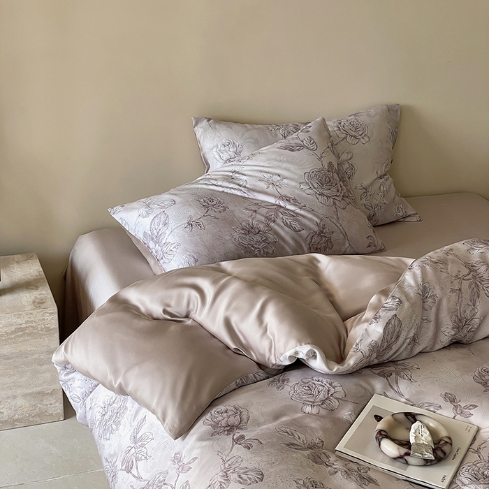 91家纺网 家纺一手货源 找家纺 咏绒家纺工厂店 2025新款60S奥地利兰精天丝数码印花暗合简约款系列四件套 夏洛-玉