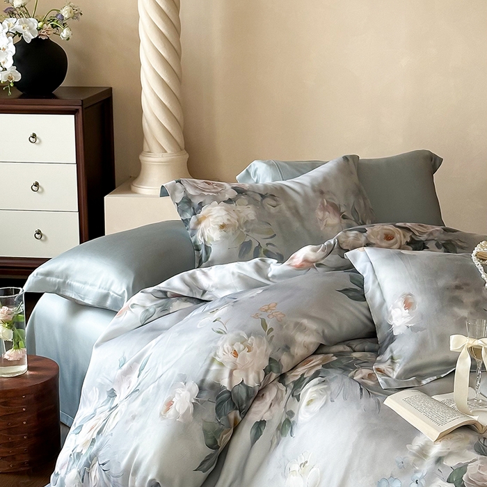 91家纺网 家纺一手货源 找家纺 2025新款60S奥地利兰精天丝数码印花宽边压线系列四件套 倾城-灰