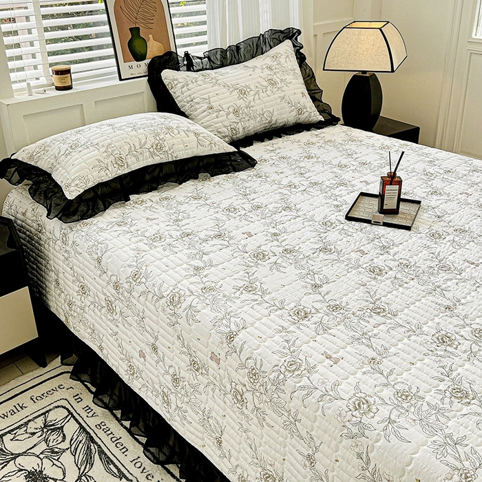 91家纺网 家纺一手货源 找家纺 艾橙家纺2025新款法式赫本风水洗棉印花雪纺花边单床盖 素馨花恋