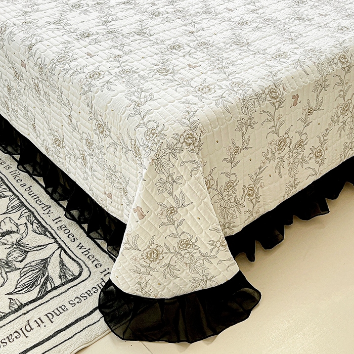 91家纺网 家纺一手货源 找家纺 艾橙家纺2025新款法式赫本风水洗棉印花雪纺花边单床盖 素馨花恋