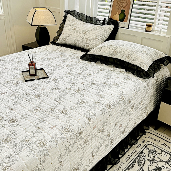 91家纺网 家纺一手货源 找家纺 艾橙家纺2025新款法式赫本风水洗棉印花雪纺花边单床盖 素馨花恋