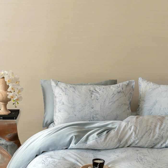 91家纺网 家纺一手货源 找家纺 咏绒家纺工厂店 2025新款60S奥地利兰精天丝数码印花暗合简约款系列四件套 叶影-蓝