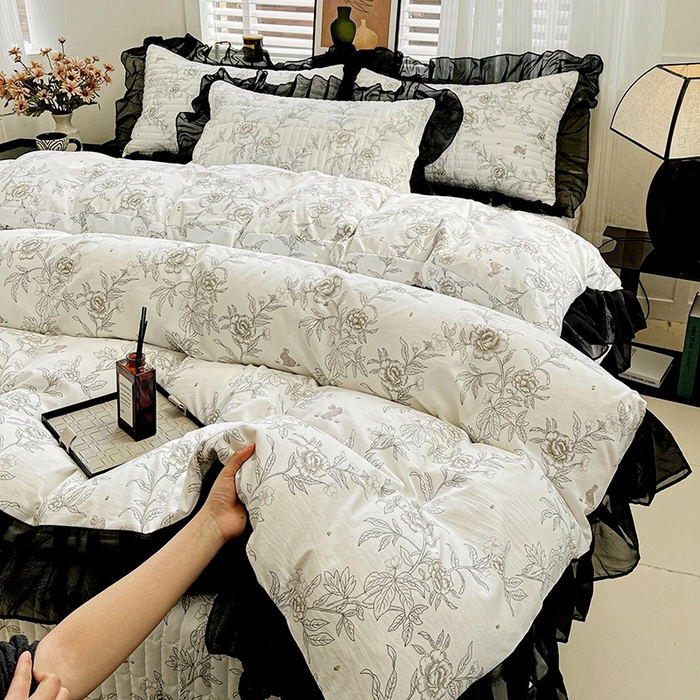 91家纺网 家纺一手货源 找家纺 艾橙家纺2025新款法式赫本风水洗棉印花雪纺花边四件套 素馨花恋