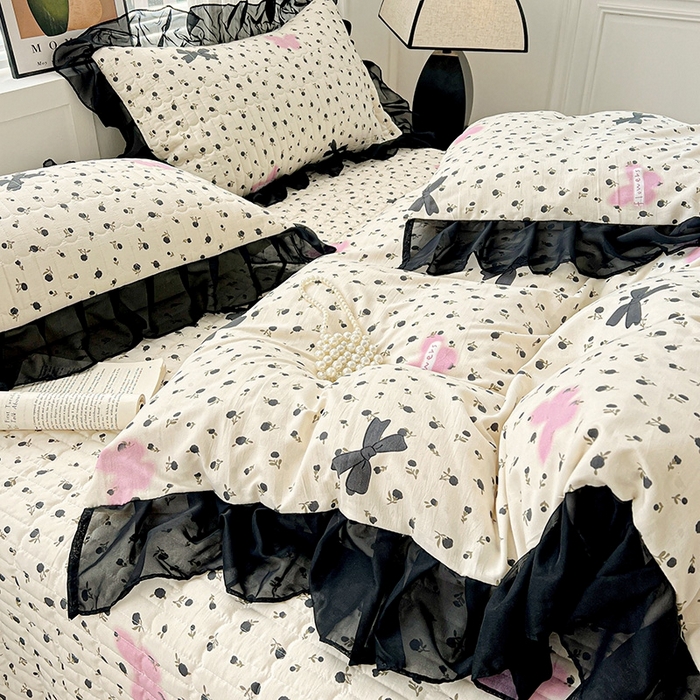 91家纺网 家纺一手货源 找家纺 艾橙 2025新款法式赫本风水洗棉印花雪纺花边单被套 朵蔓花馨