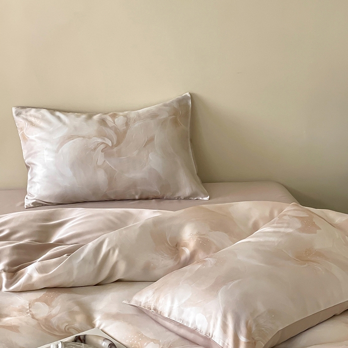 91家纺网 家纺一手货源 找家纺 咏绒家纺工厂店 2025新款60S奥地利兰精天丝数码印花暗合简约款系列四件套 莫斯-粉玉