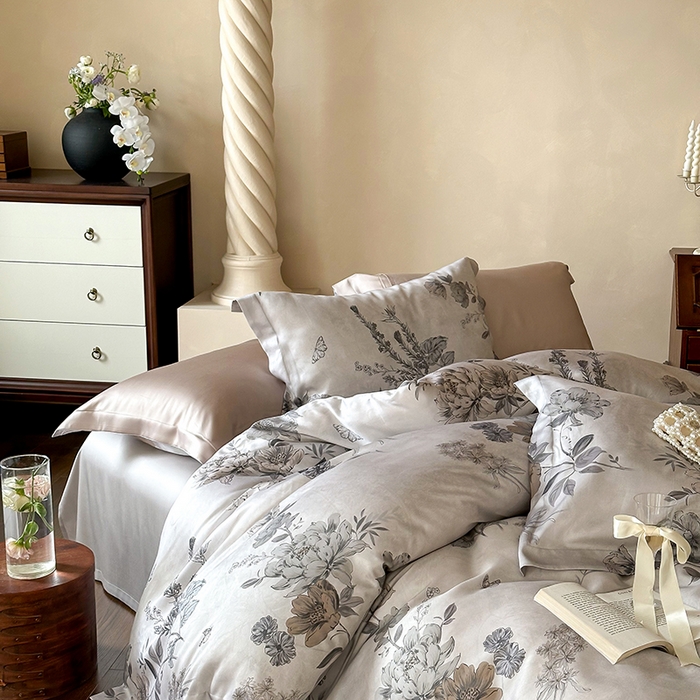 91家纺网 家纺一手货源 找家纺 2025新款60S奥地利兰精天丝数码印花宽边压线系列四件套 楠风-咖