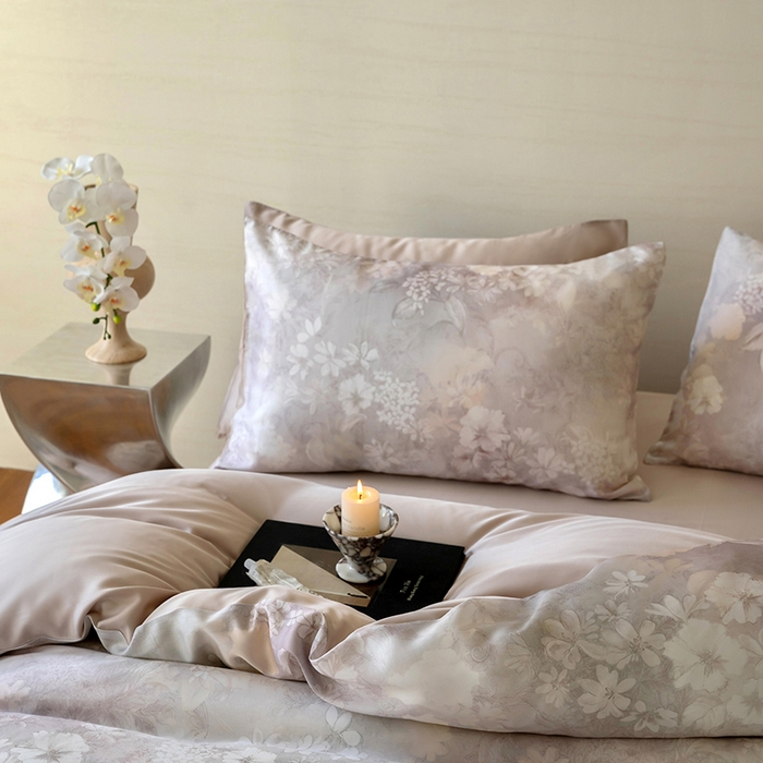 91家纺网 家纺一手货源 找家纺 咏绒家纺工厂店 2025新款60S奥地利兰精天丝数码印花暗合简约款系列四件套 知槿-紫