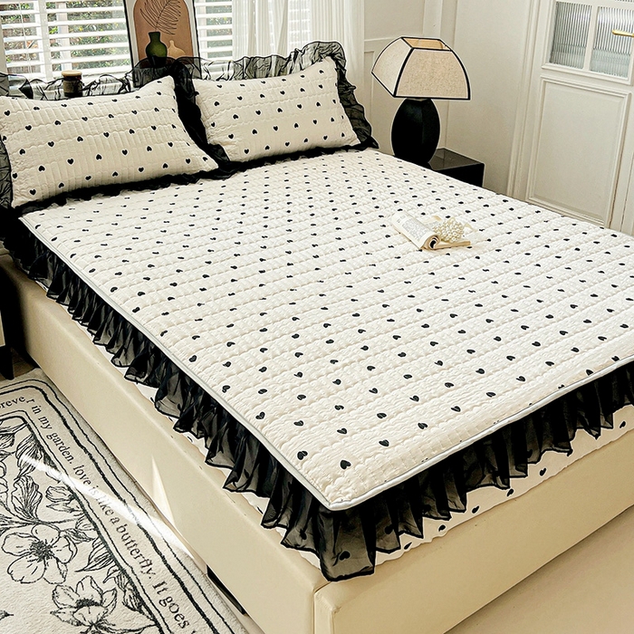 91家纺网 家纺一手货源 找家纺 艾橙家纺2025新款法式赫本风水洗棉印花雪纺花边单床笠 心心相印