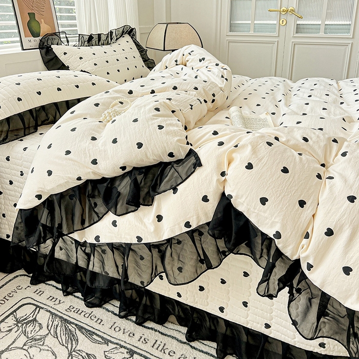 91家纺网 家纺一手货源 找家纺 艾橙家纺2025新款法式赫本风水洗棉印花雪纺花边四件套 心心相印