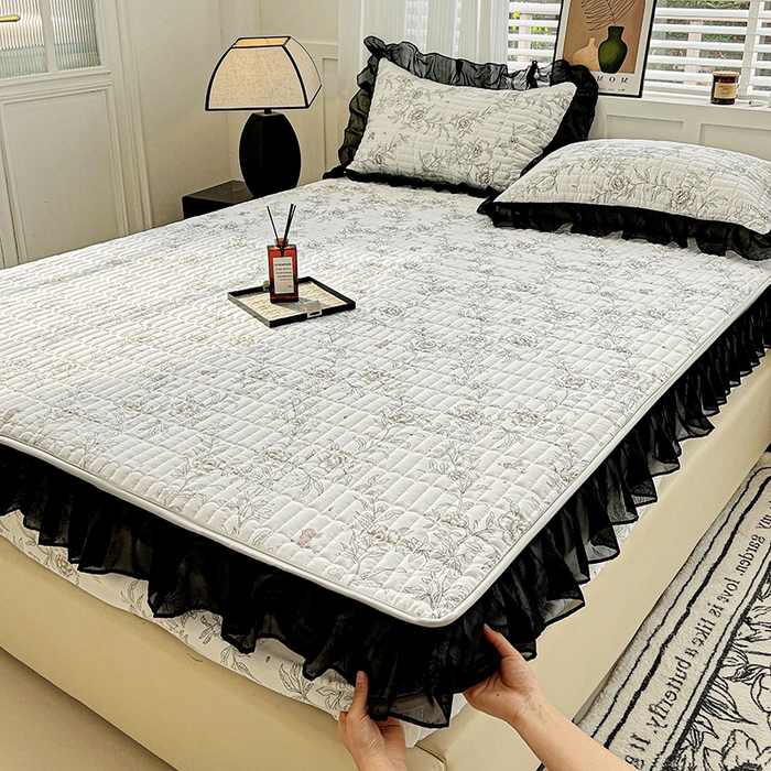 91家纺网 家纺一手货源 找家纺 艾橙家纺2025新款法式赫本风水洗棉印花雪纺花边单床笠 素馨花恋