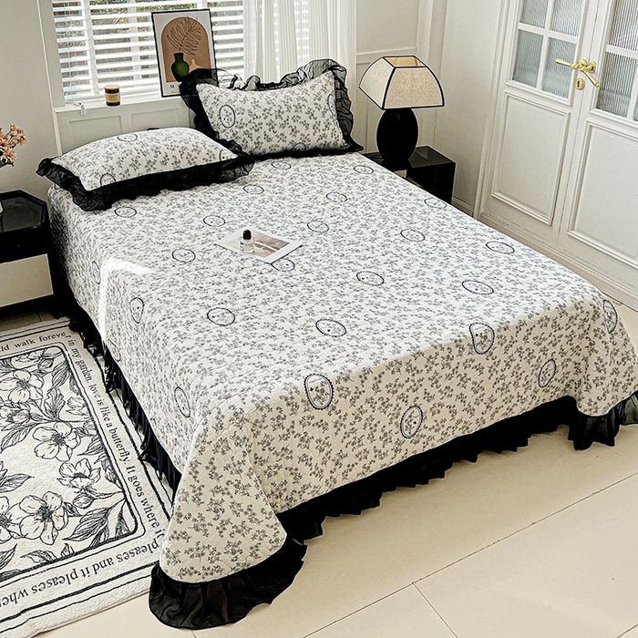 91家纺网 家纺一手货源 找家纺 艾橙家纺2025新款法式赫本风水洗棉印花雪纺花边单床盖 澜音花香